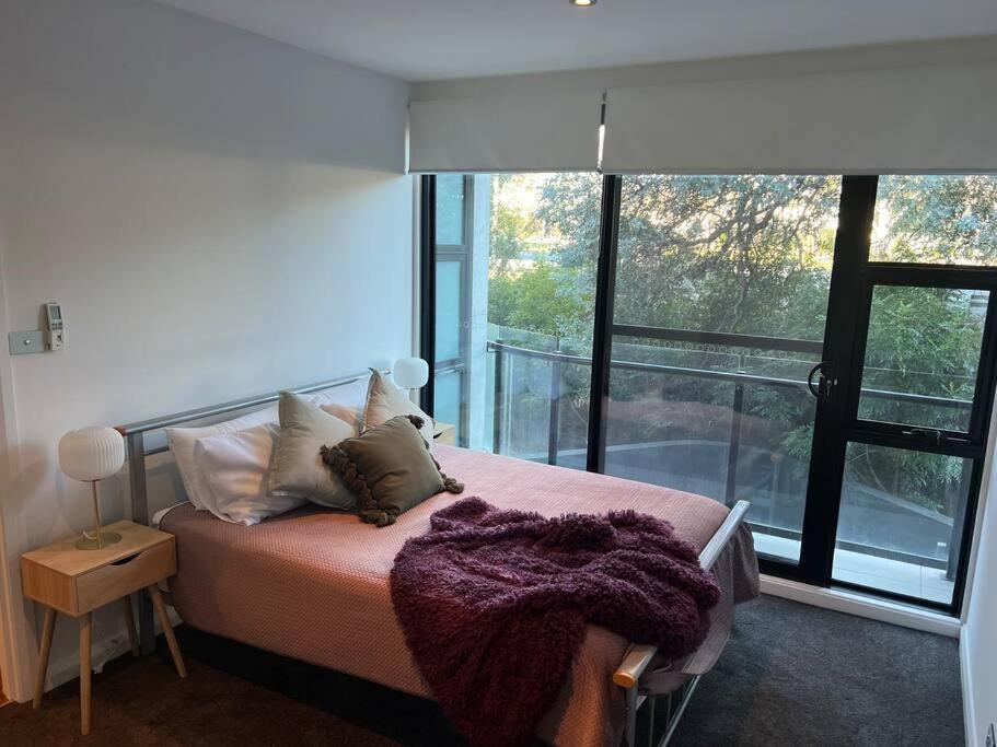 Large Executive 3 Bedroom Yarralumla Exterior photo