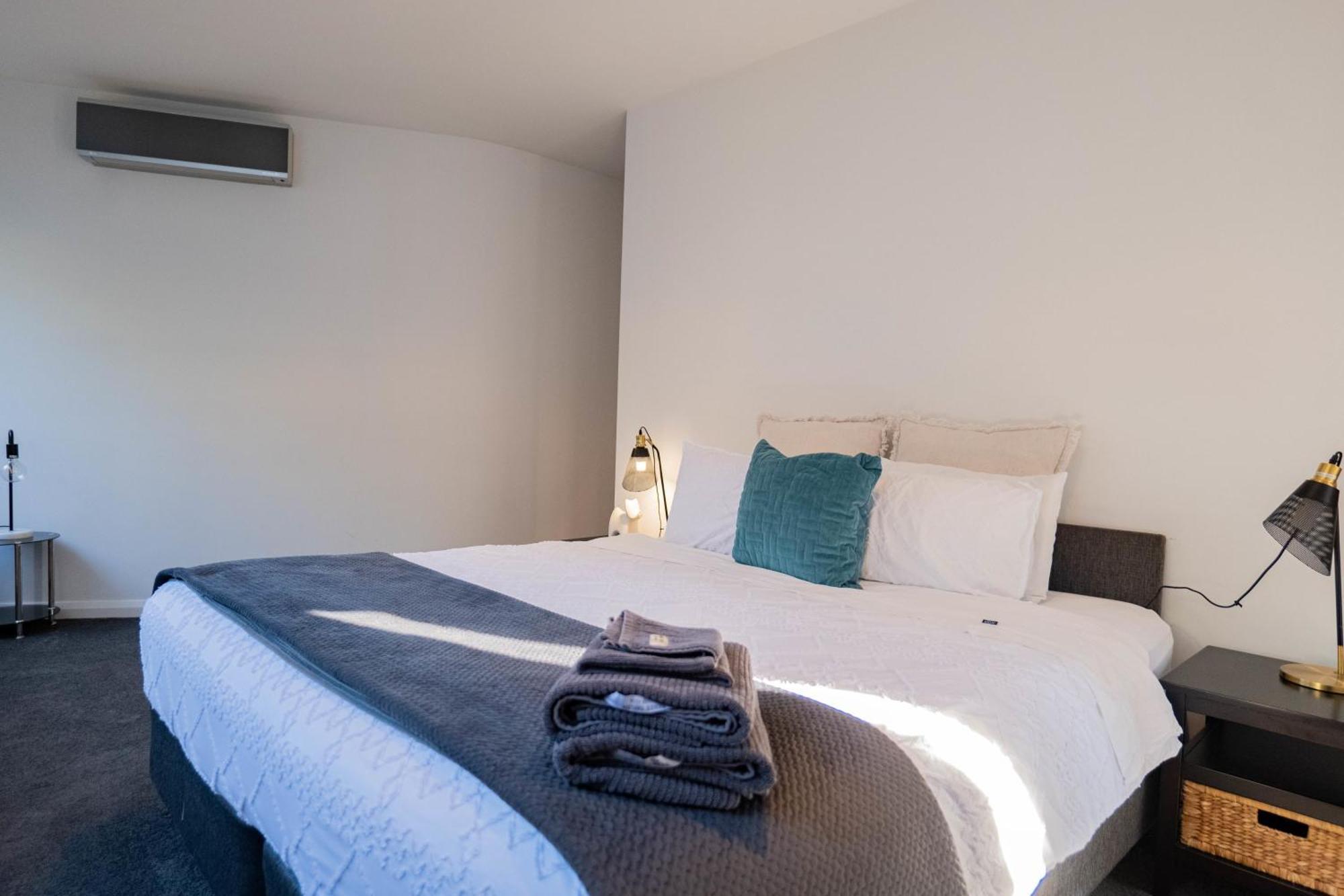 Large Executive 3 Bedroom Yarralumla Exterior photo