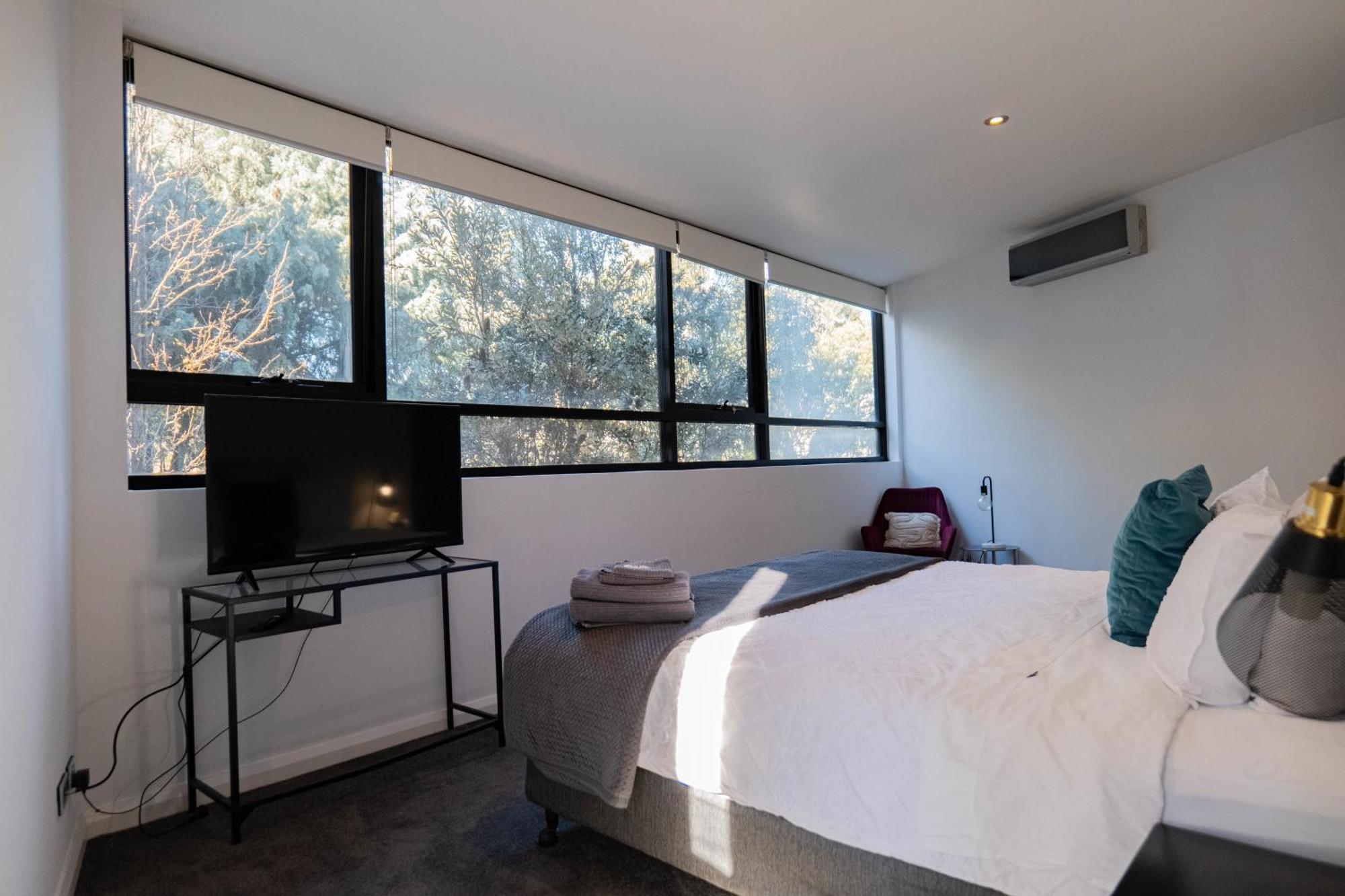 Large Executive 3 Bedroom Yarralumla Exterior photo