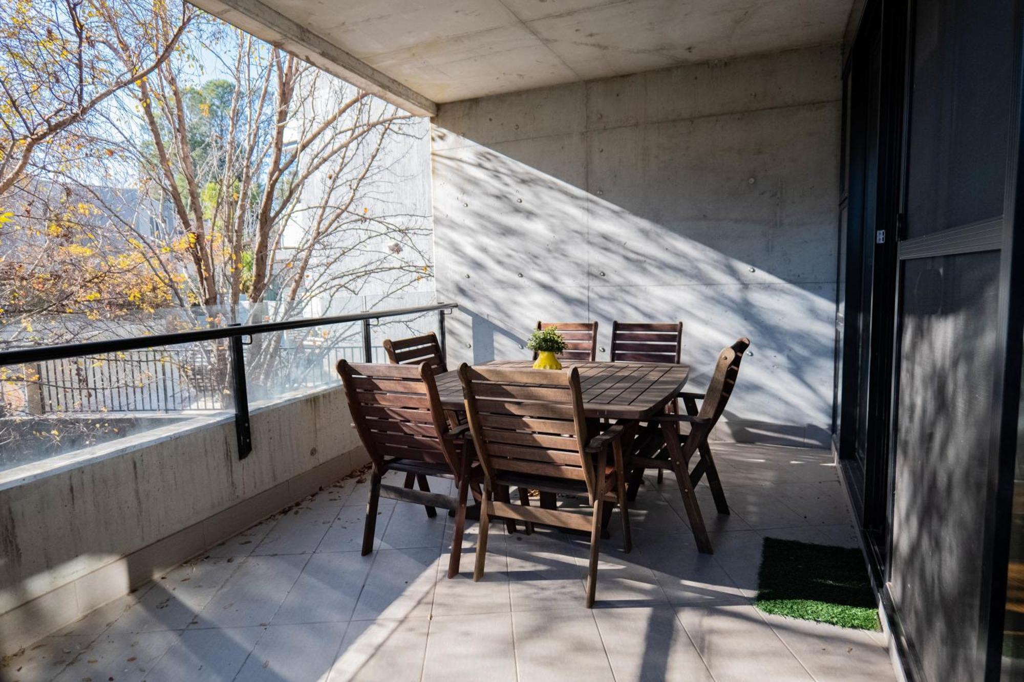 Large Executive 3 Bedroom Yarralumla Exterior photo