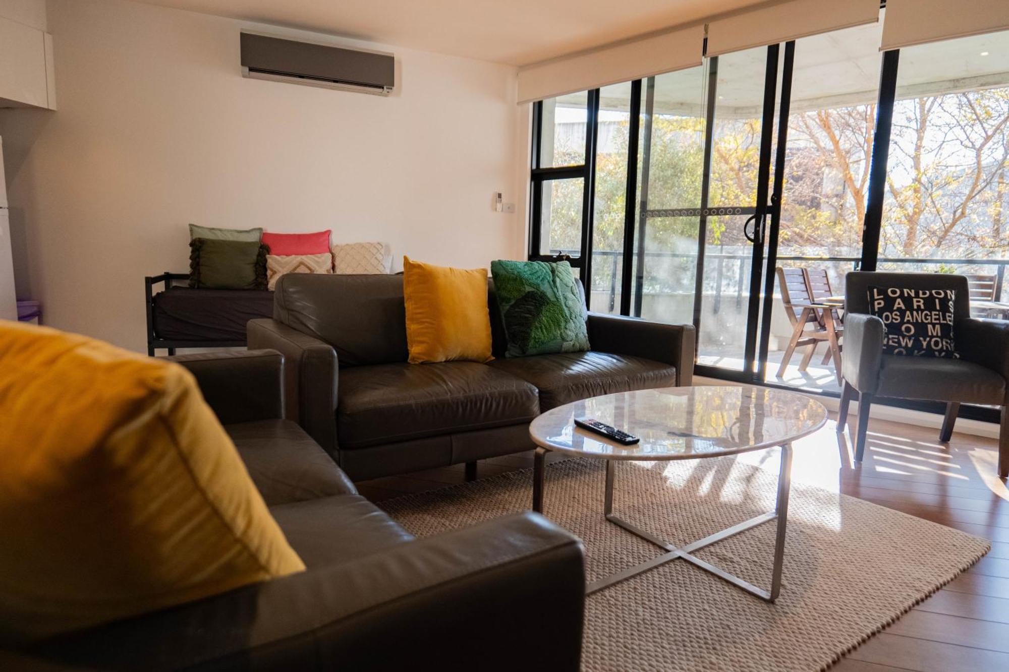Large Executive 3 Bedroom Yarralumla Exterior photo